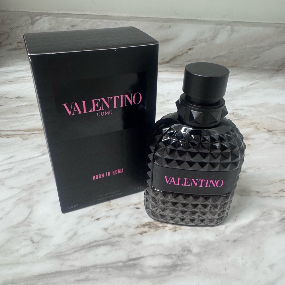 Valentino Uomo Body Wash - Black with Pink Accents